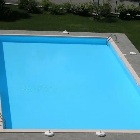 Cantone Sleeps 4 Pool Wifi